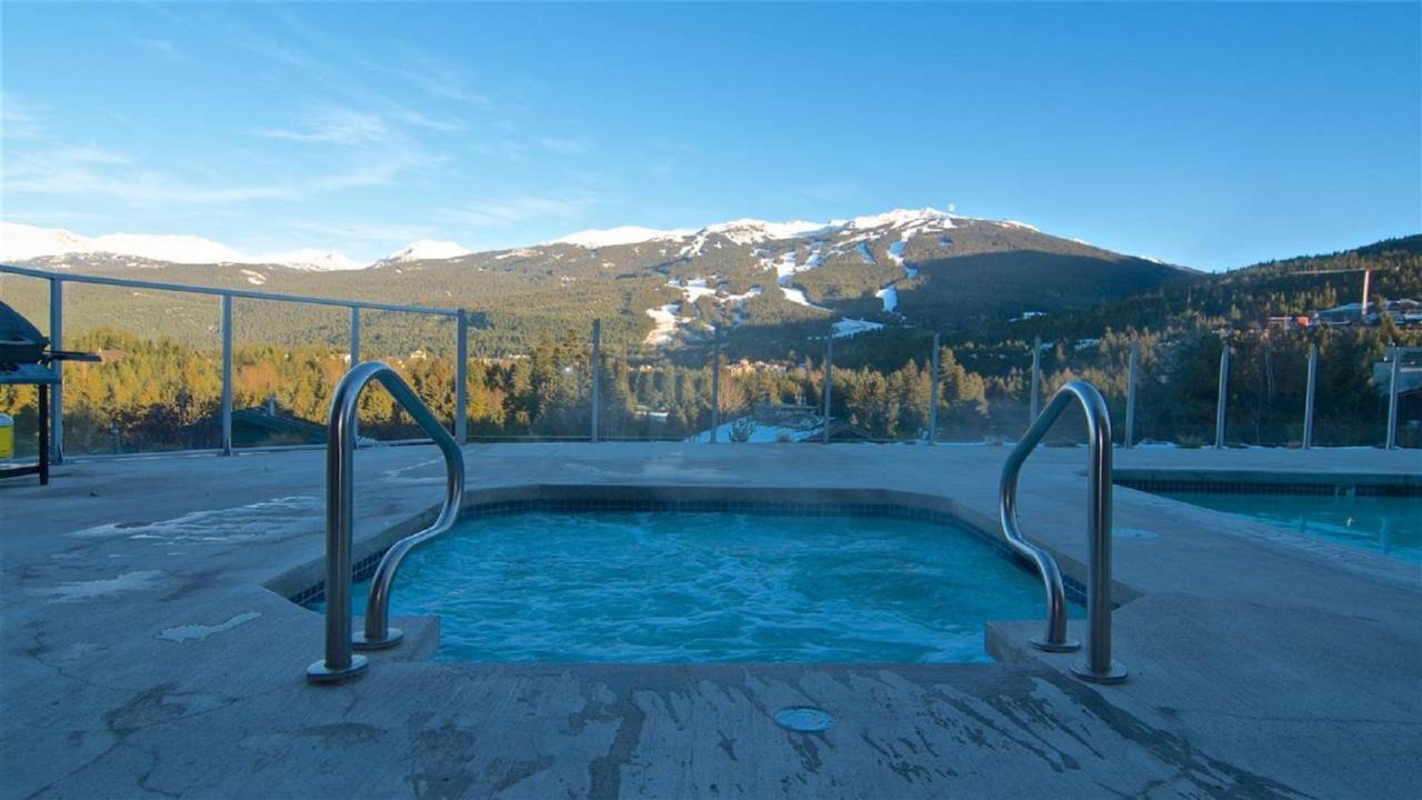 Holiday home Floor With Pool And Hot Tub By Harmony *