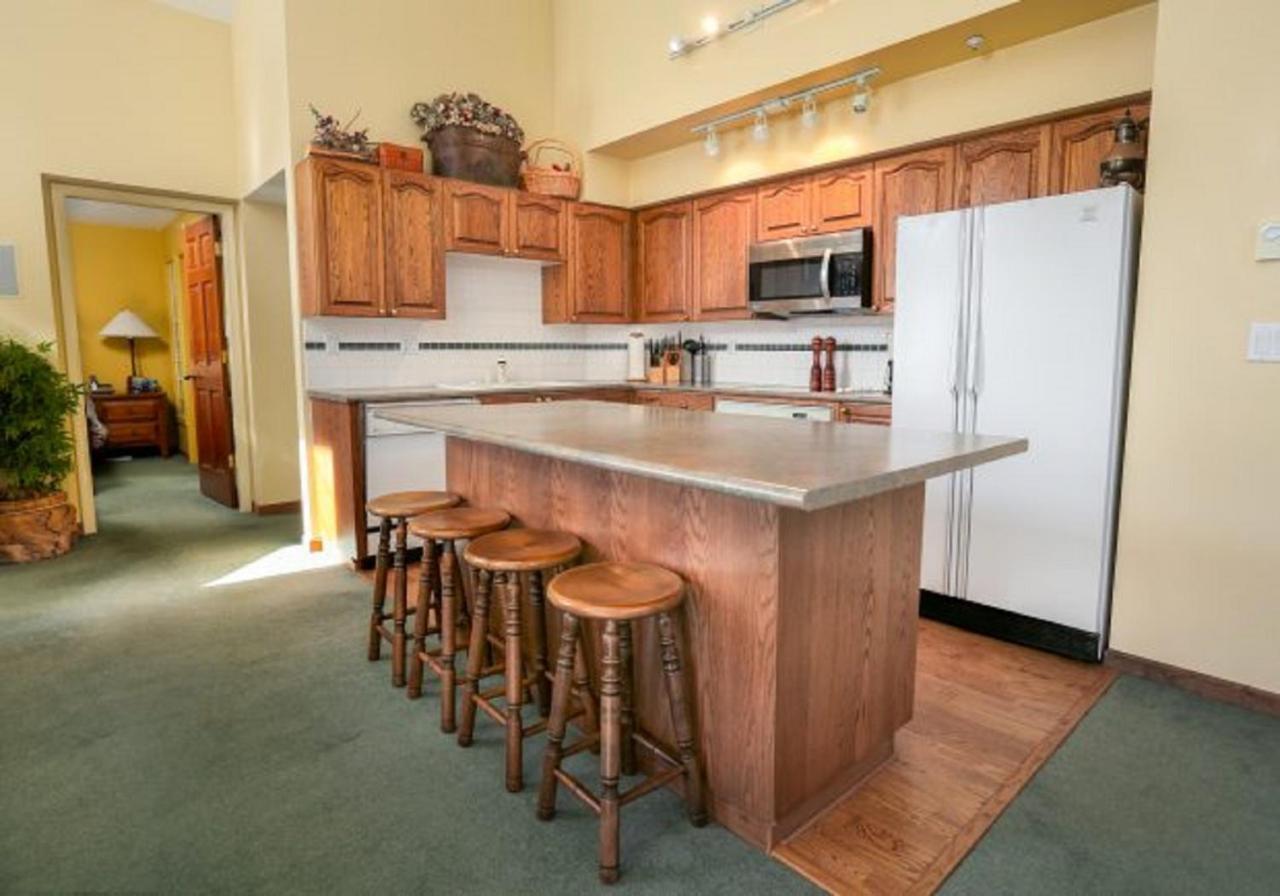 Floor With Mountain Views By Harmony