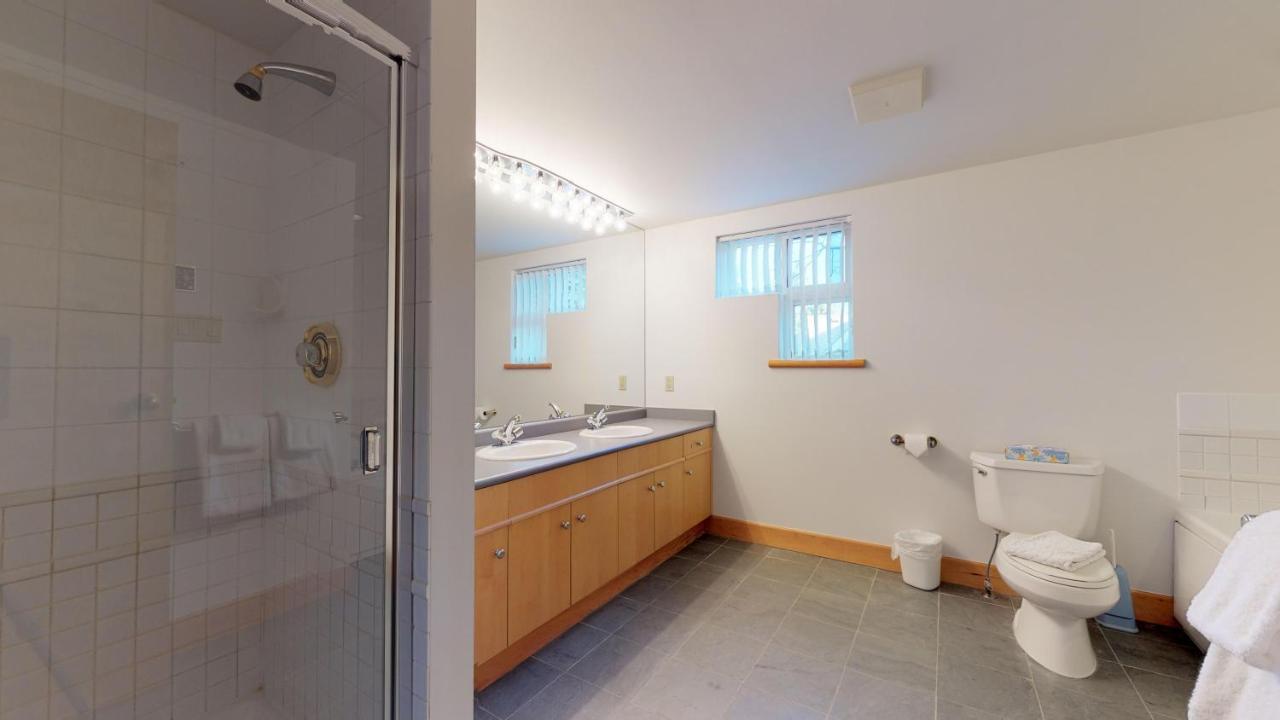 Holiday home Lush Forest And Golf Course Views By Harmony
