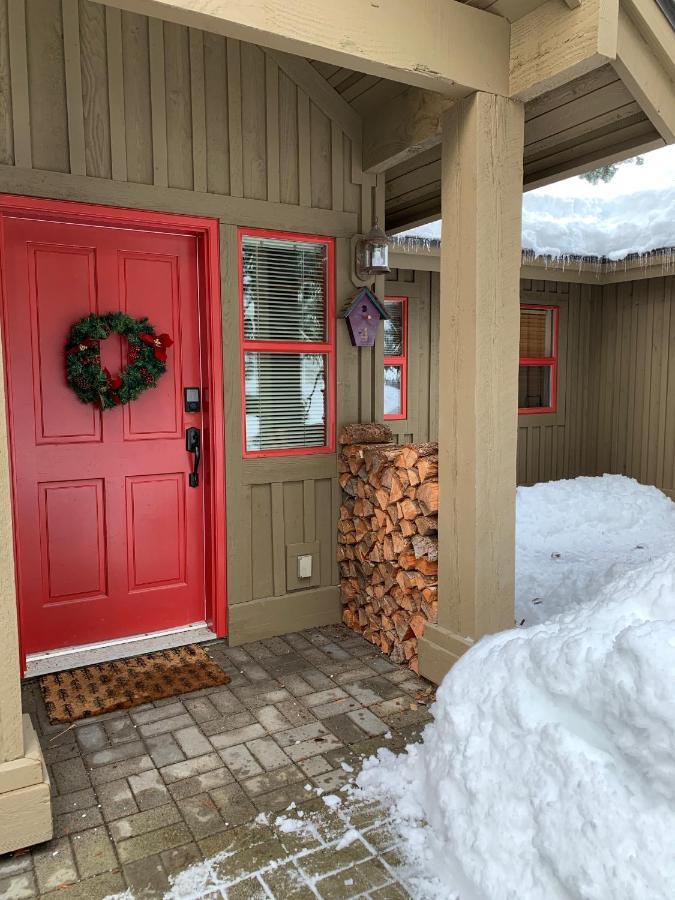 Holiday home Spacious Rustic Retreat At The Woods