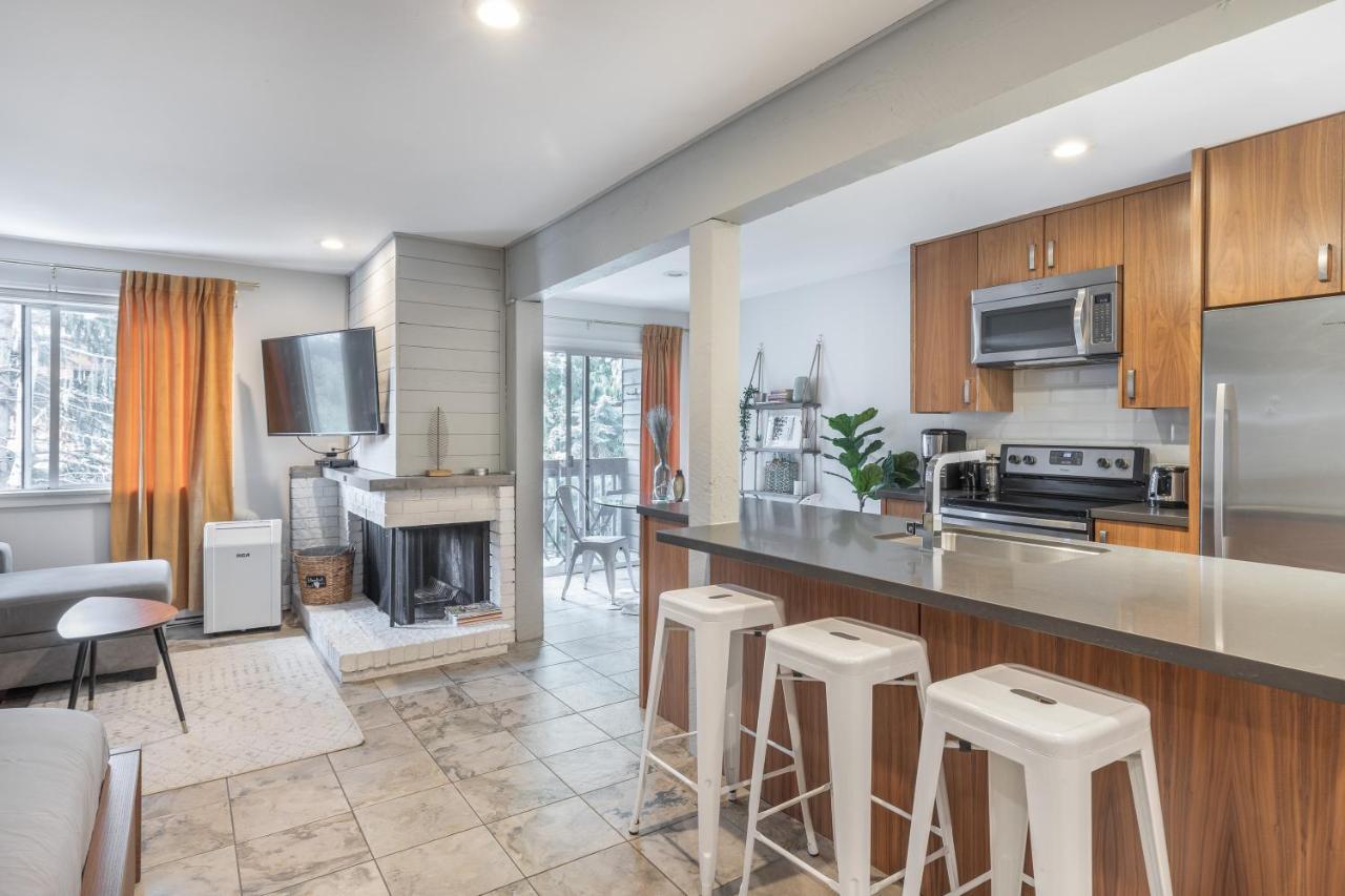 Gorgeous Creekside Studio Apartment *