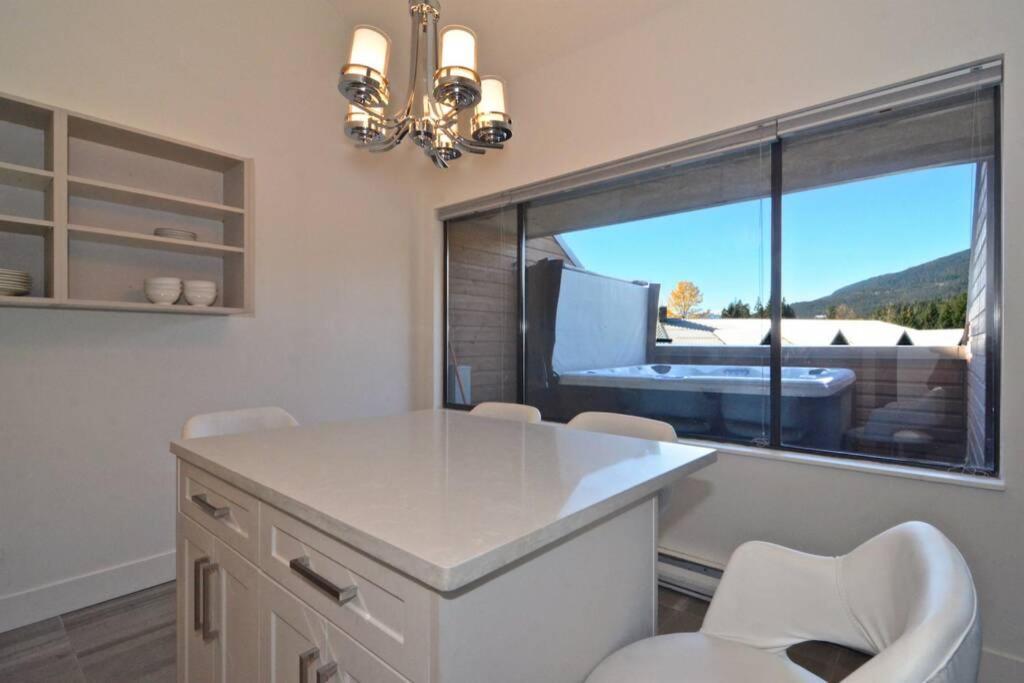 Apartment Hearthstone Loft, Village Centre, Private Hot Tub, Sleeps 6 *