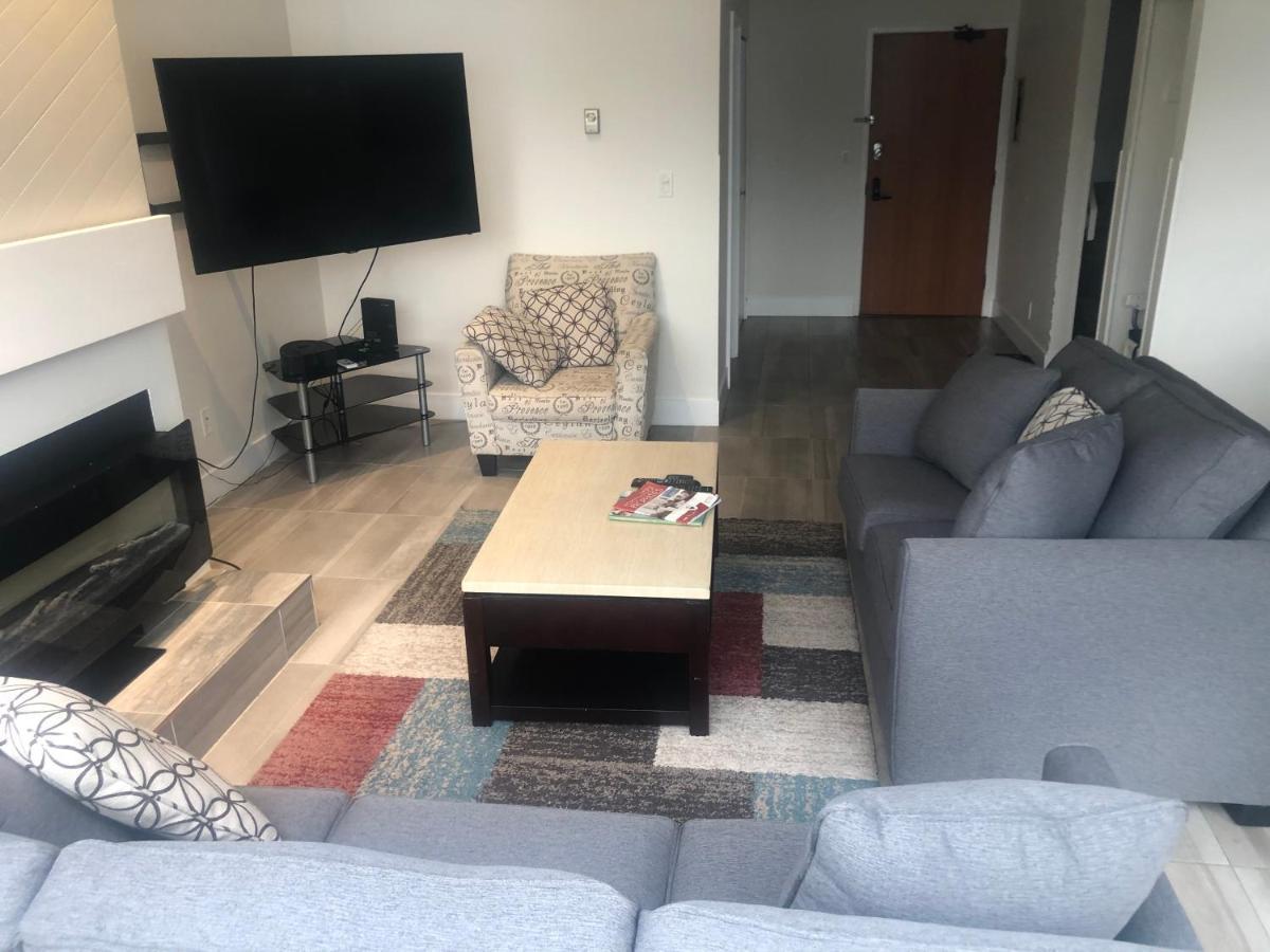 Hearthstone Loft, Village Centre, Private Hot Tub, Sleeps 6 Apartment Whistler