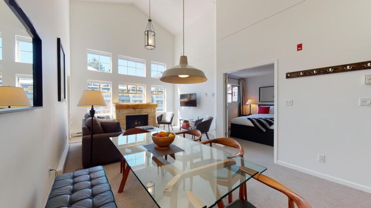 Spectacular Location With Pool And Hot Tub By Harmony Holiday home Whistler