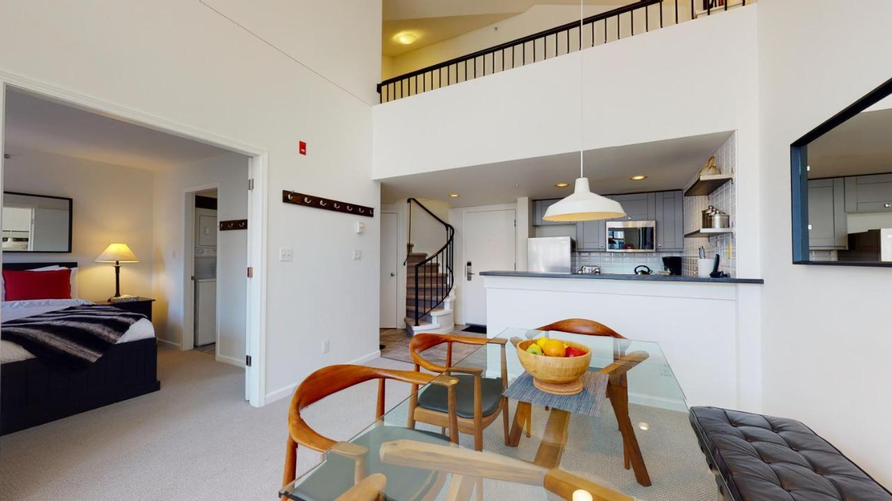 Spectacular Location With Pool And Hot Tub By Harmony Holiday home Whistler