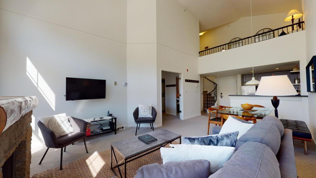 Holiday home Spectacular Location With Pool And Hot Tub By Harmony