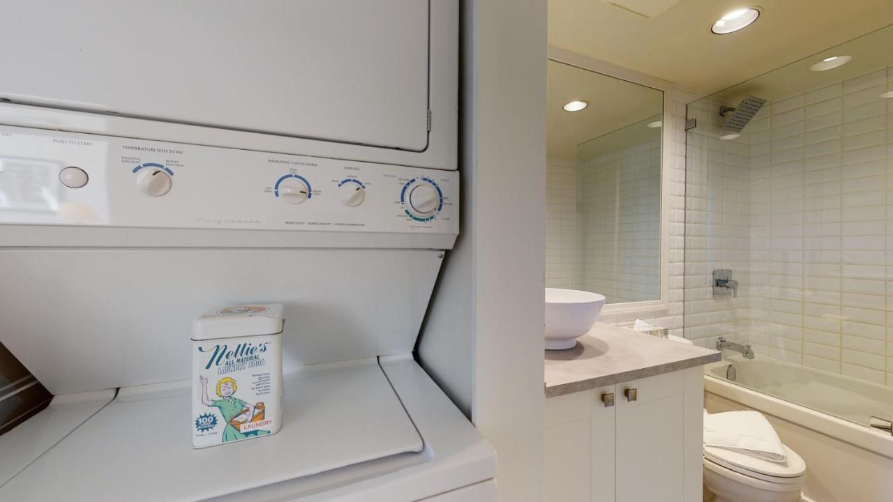 Spectacular Location With Pool And Hot Tub By Harmony Holiday home Whistler