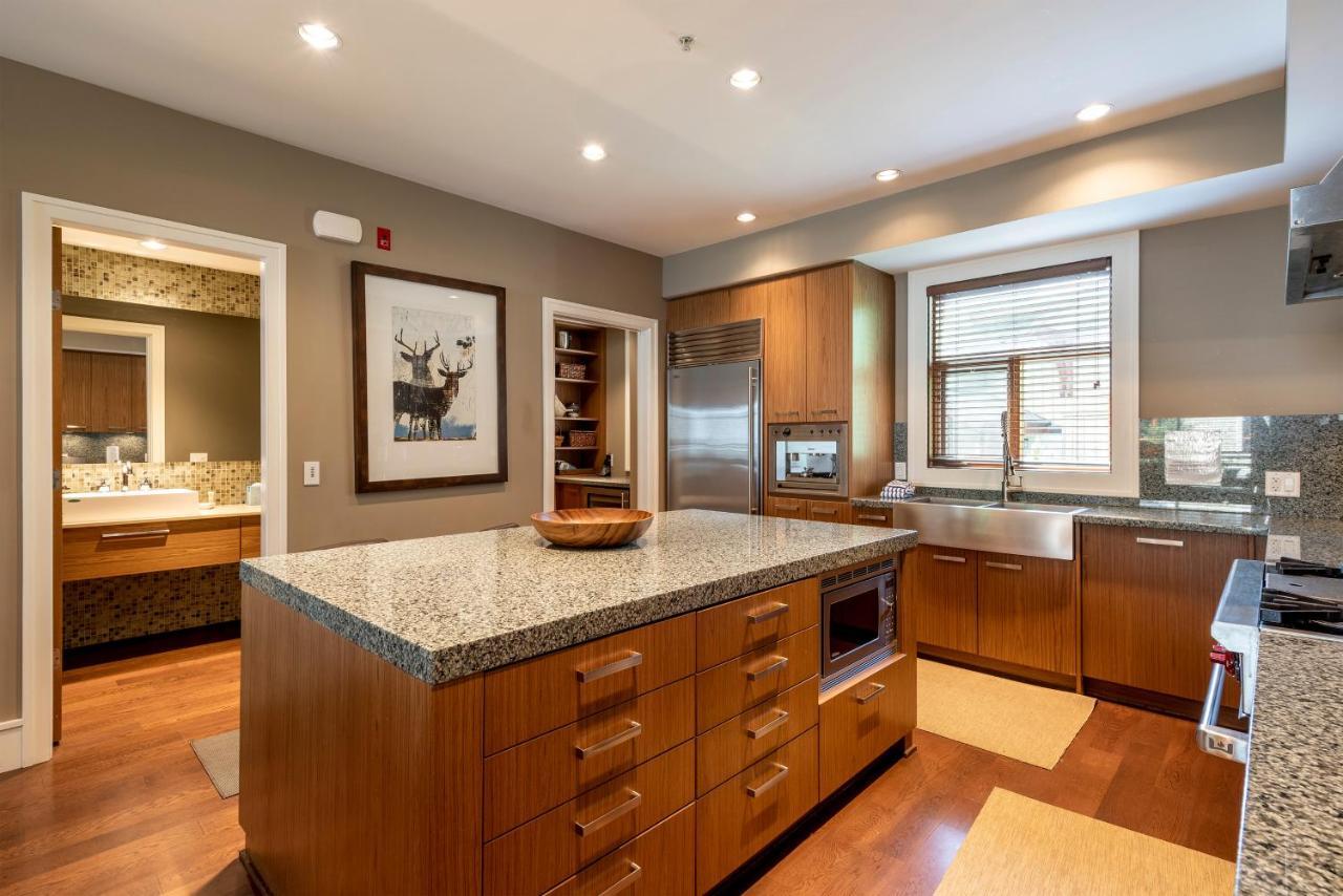 Fitzsimmons Walk Deluxe Townhome With Private Hot Tub Village Walking Distance * Whistler
