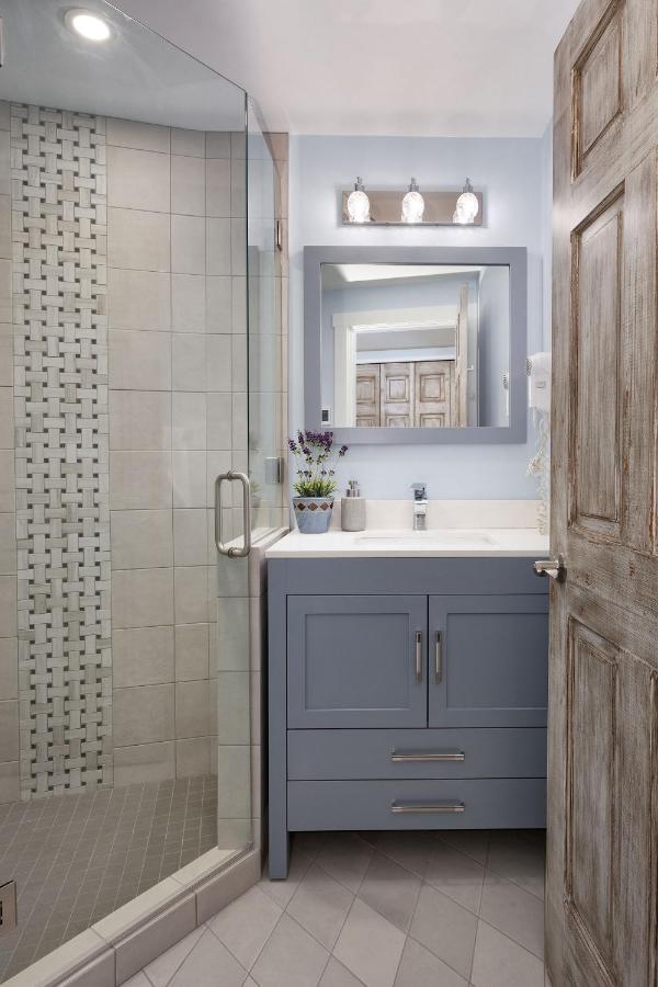 Renovated & Spacious 1bed/2bath Village *