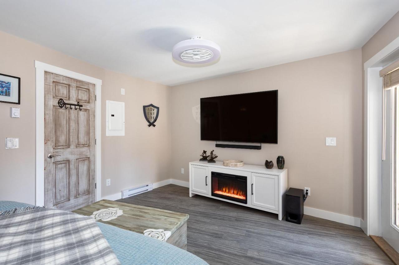 Renovated & Spacious 1bed/2bath Village Apartment *