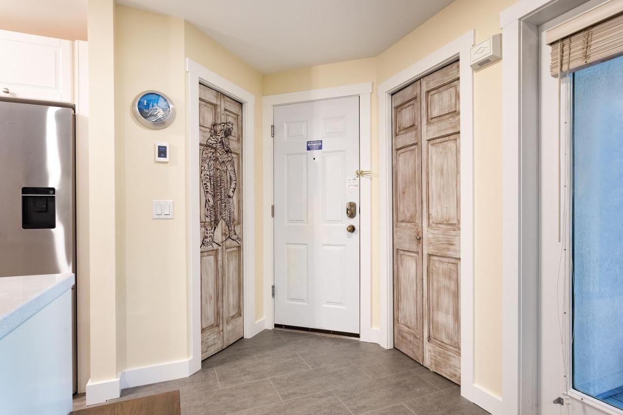 Renovated & Spacious 1bed/2bath Village Apartment