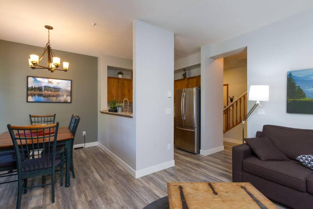 Updated Townhouse In Village. Pool/hot Tub/parking Whistler