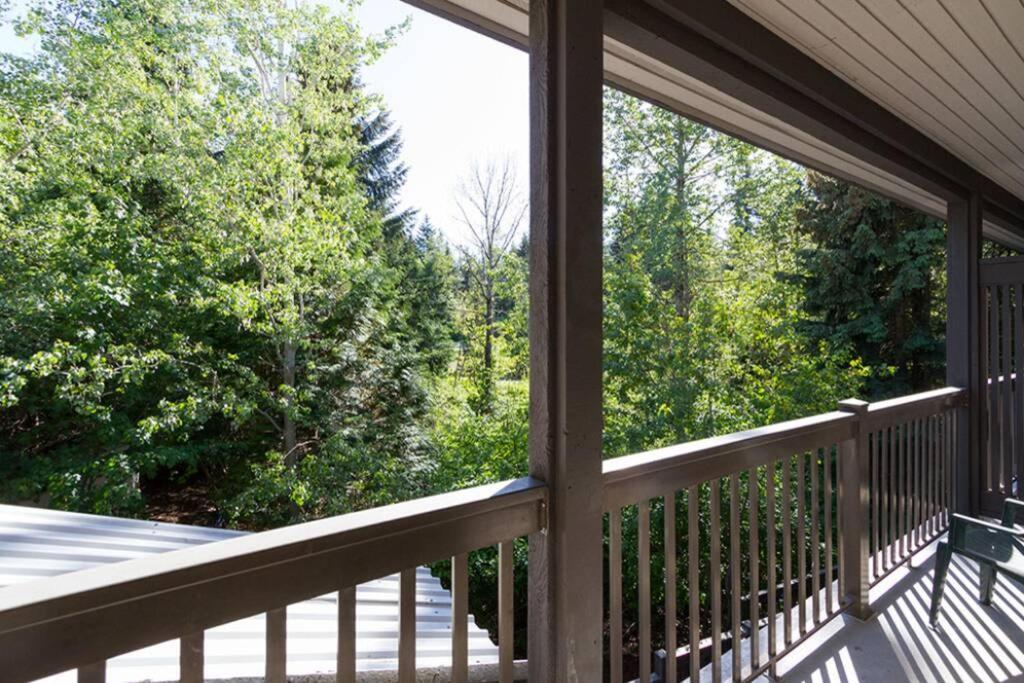 Apartment Updated Townhouse In Village. Pool/hot Tub/parking *