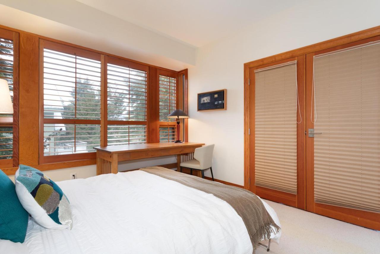 Luxury 5 Bedroom Blueberry * Whistler