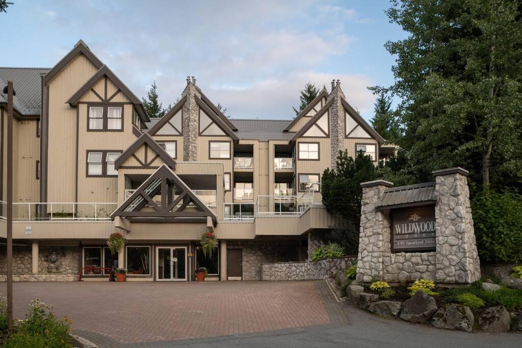 Apartment Wildwood By Cozystay Signature Whistler