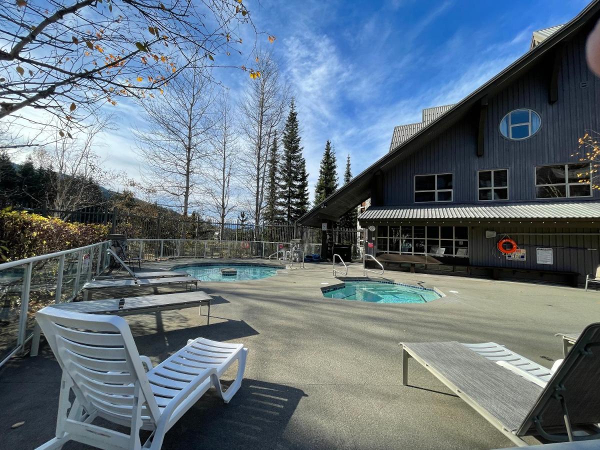 Aparthotel In Out At