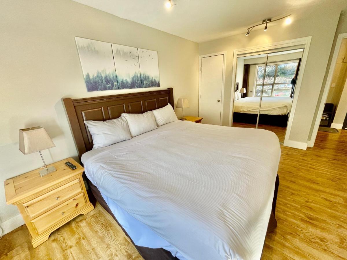 Aparthotel In Out At