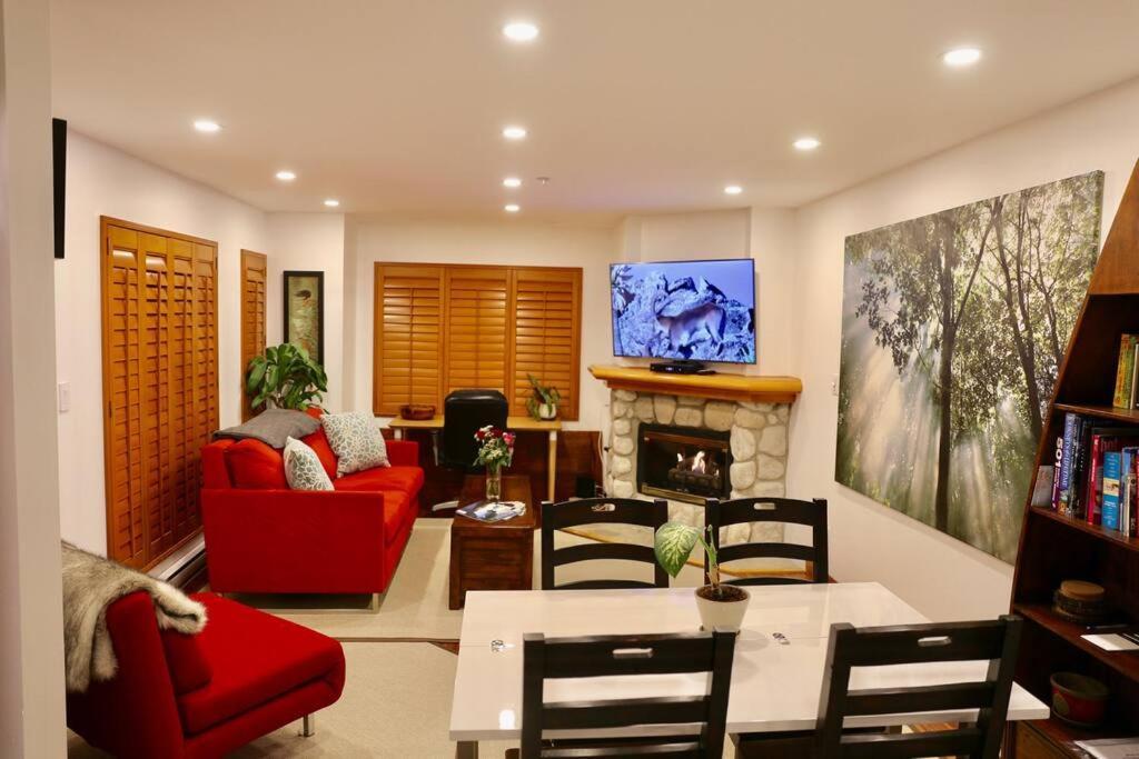 Luxury In/out+ Parking+hottub + Pool *