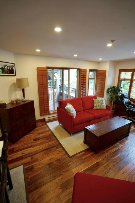 Luxury In/out+ Parking+hottub + Pool Apartment