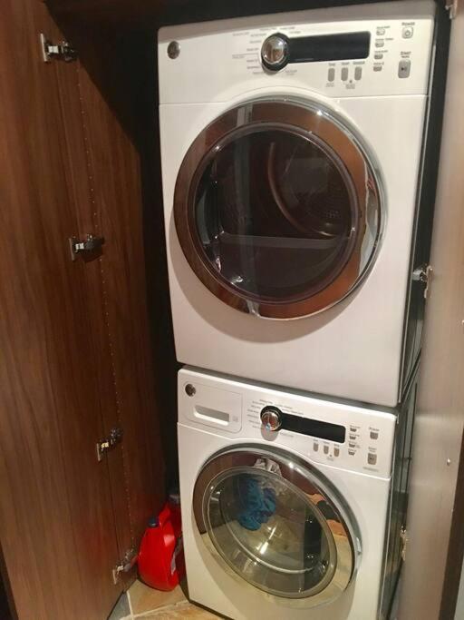 Luxury In/out+ Parking+hottub + Pool *