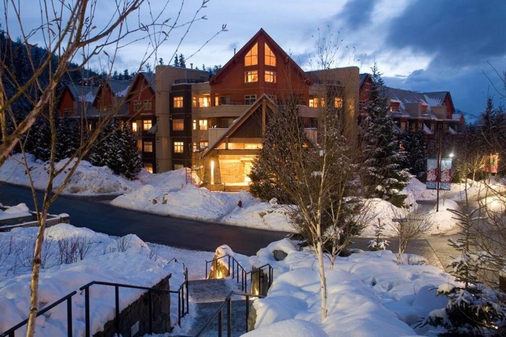 Luxury In/out+ Parking+hottub + Pool Apartment *