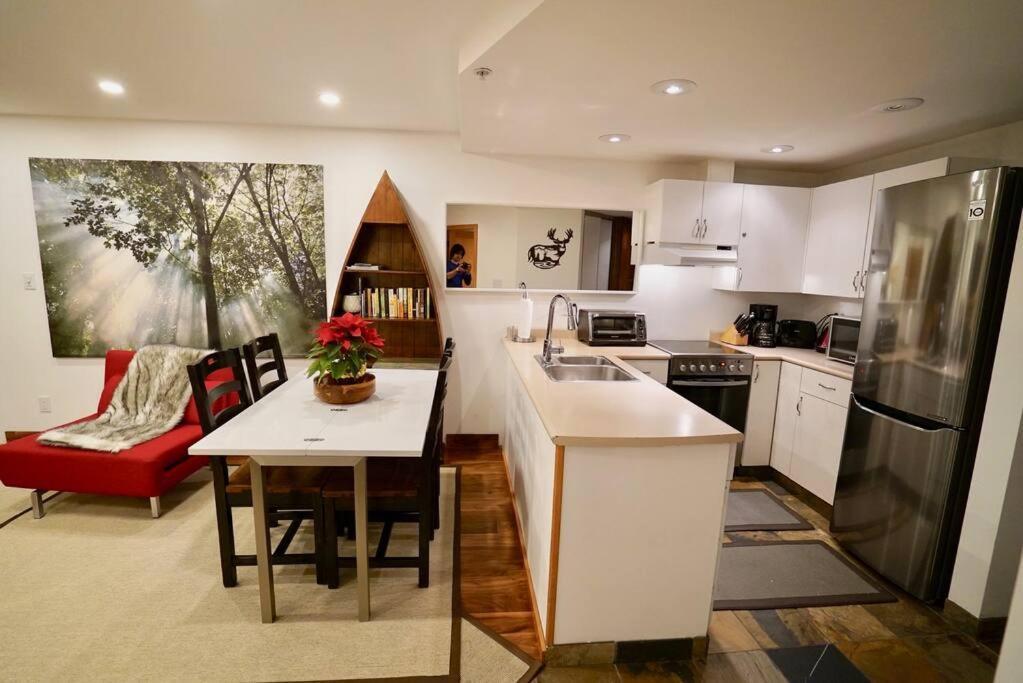 Luxury In/out+ Parking+hottub + Pool Apartment