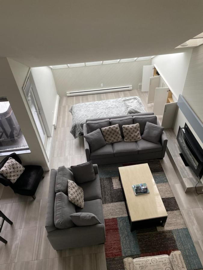Hearthstone Loft, Village Centre, Private Hot Tub, Sleeps 6 Whistler