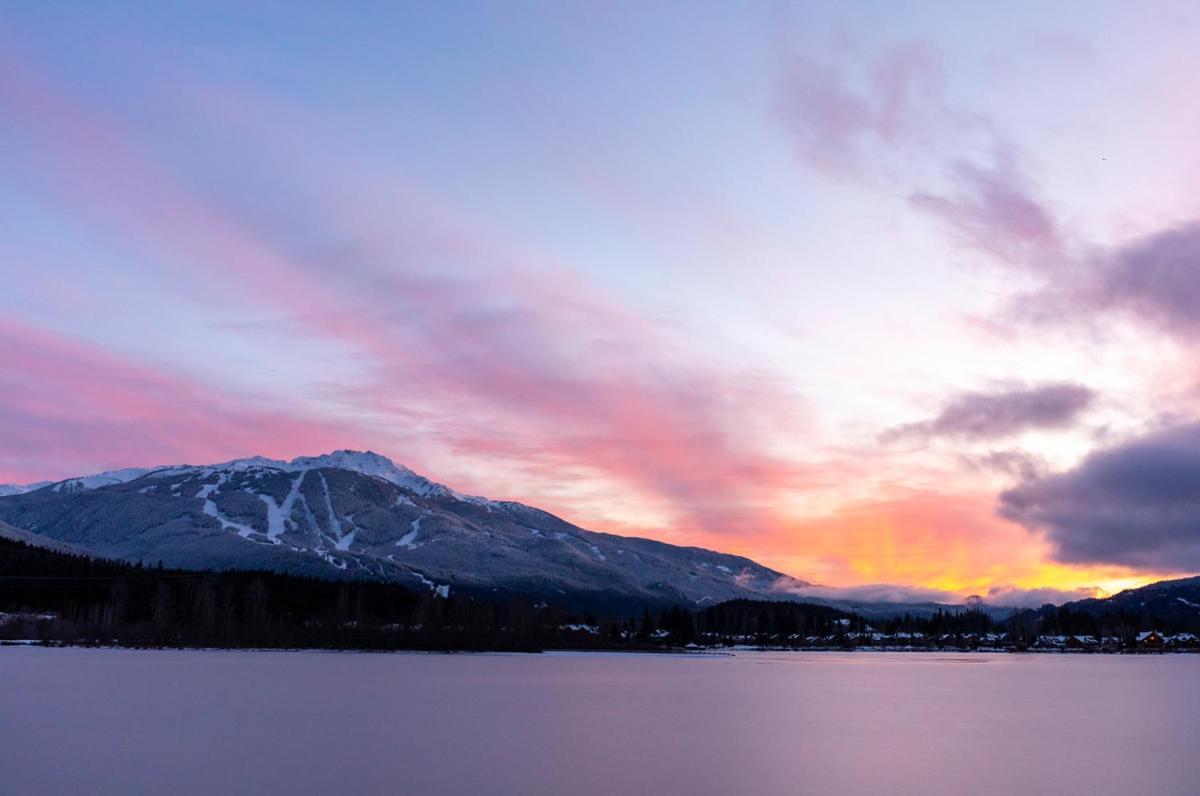 3br, Taluswood Heights, Luxury, Private Hot Tub, Ski-in Ski-out, By Harmony Holiday home Whistler