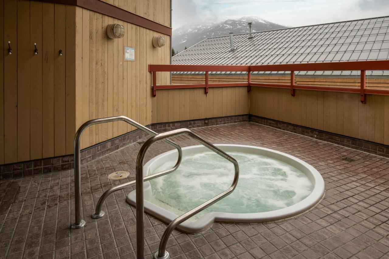 Apartment The Apres, Village With Hot Tub And View Whistler