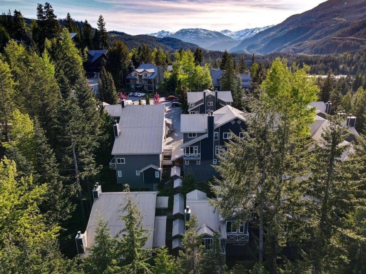 Beautiful Multi-level Townhome 2br In Creekside By Harmony Holiday home Whistler