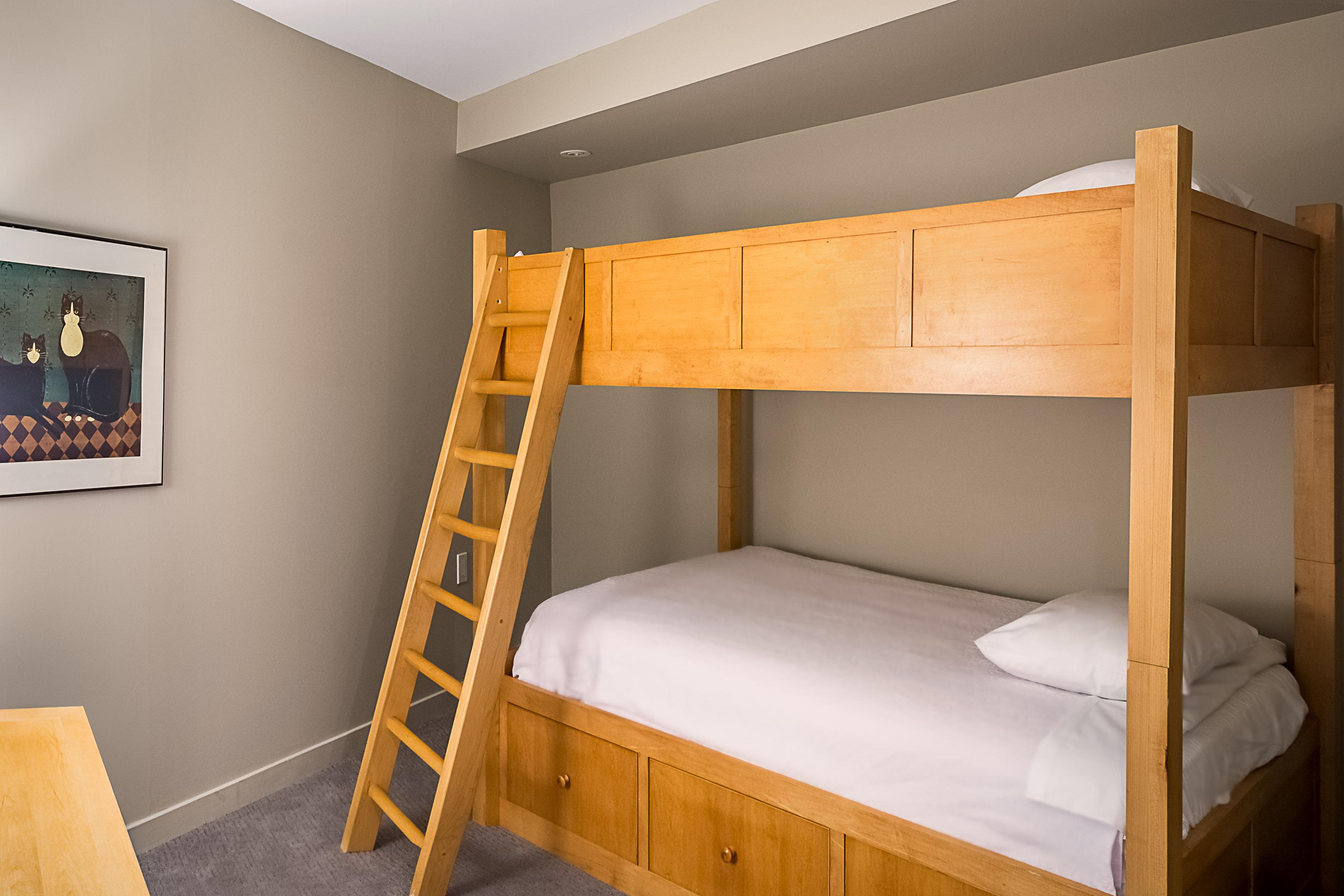 Peak Hotel 3*