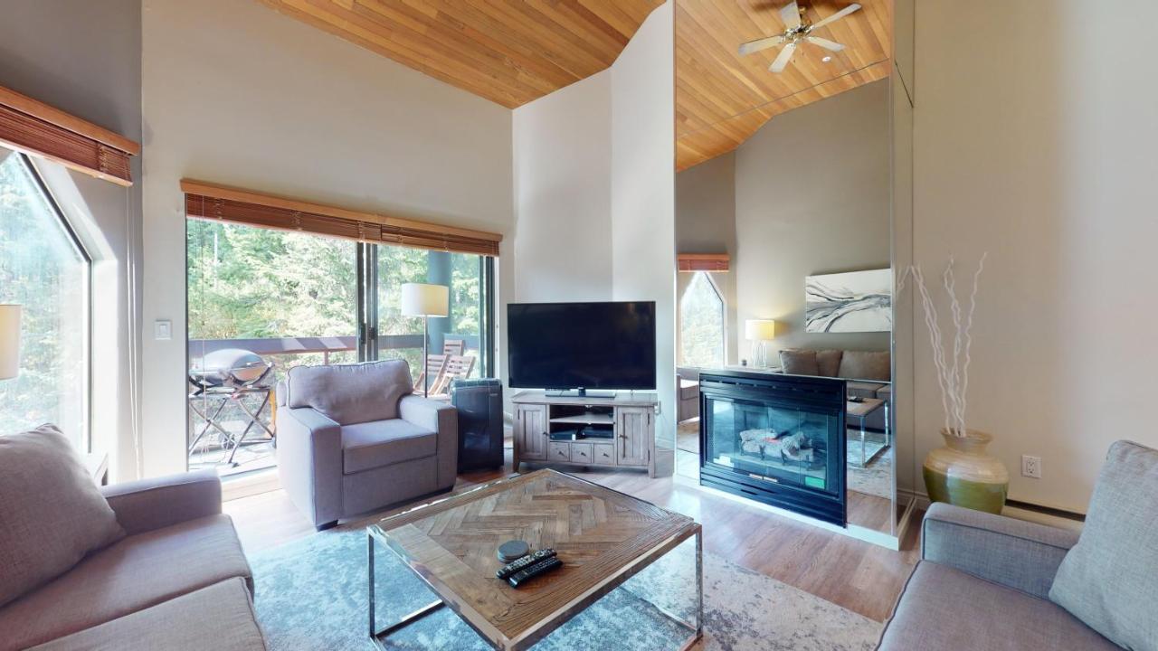 Floor With Pool And Hot Tub By Harmony Holiday home