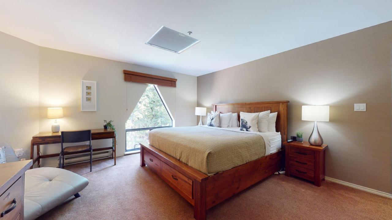 Holiday home Floor With Pool And Hot Tub By Harmony