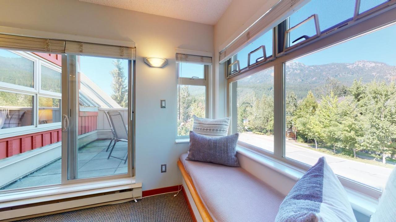 Cozy 1br, Steps From Creekside Gondola By Harmony Vacations Holiday home Whistler