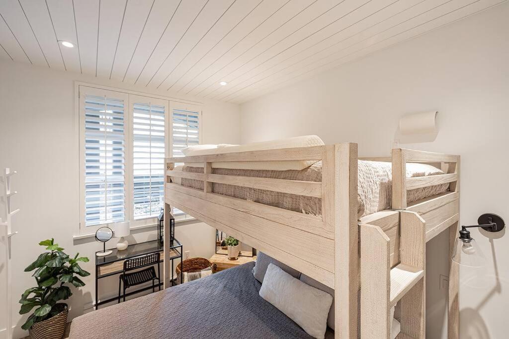 Designer Cozy; In/out; Hot Tub& Warm Pool. * Whistler