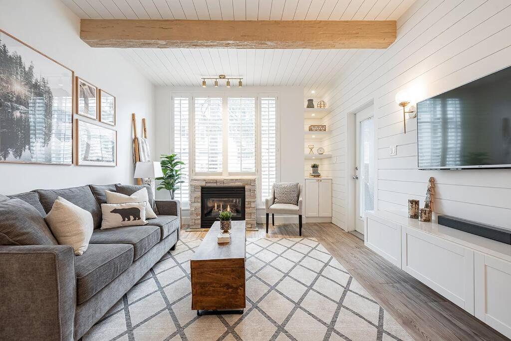 Apartment Designer Cozy; In/out; Hot Tub& Warm Pool. *
