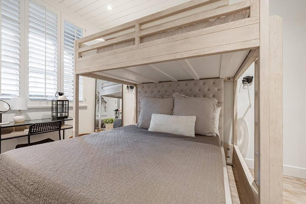 Designer Cozy; In/out; Hot Tub& Warm Pool. * Whistler