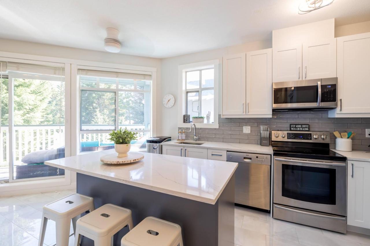 Holiday home Panoramic Views From Gorgeous 2 Bed - Village Location Whistler