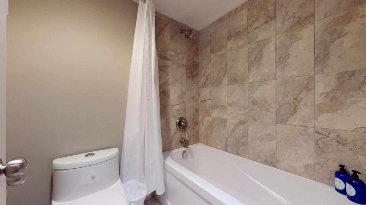 Holiday home Floor With Pool And Hot Tub By Harmony *
