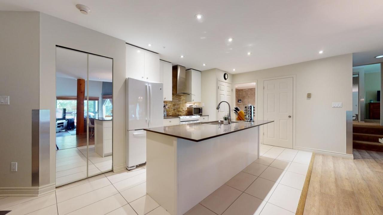 Holiday home Floor With Pool And Hot Tub By Harmony