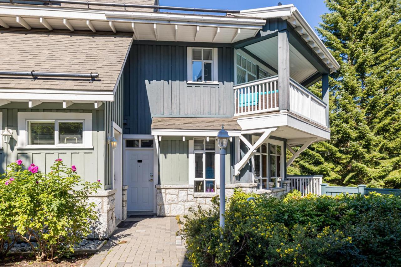 Panoramic Views From Gorgeous 2 Bed - Village Location