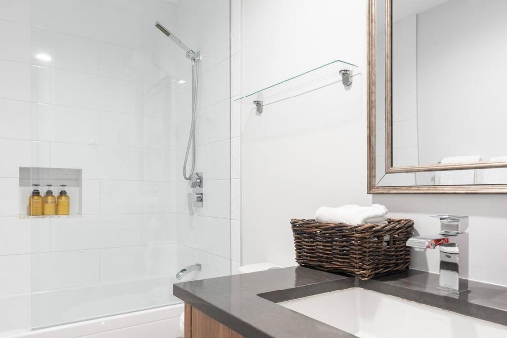 Apartment Updated Creekside Studio With Free Parking *