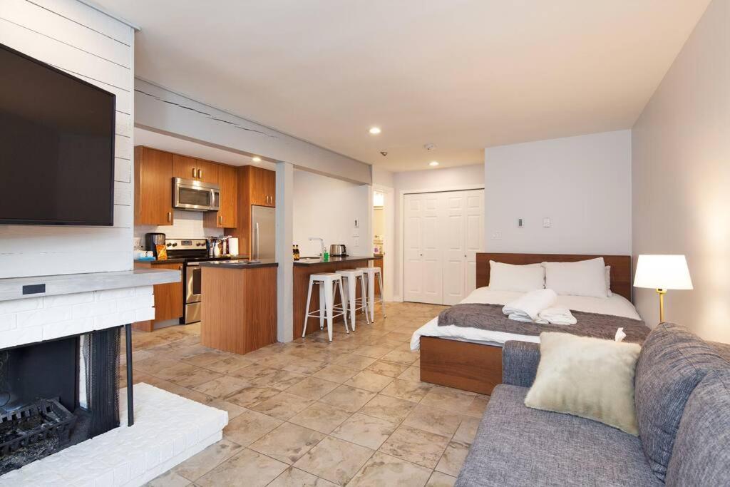 Updated Creekside Studio With Free Parking Apartment Whistler