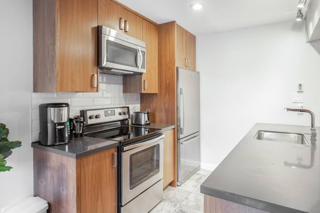 Updated Creekside Studio With Free Parking