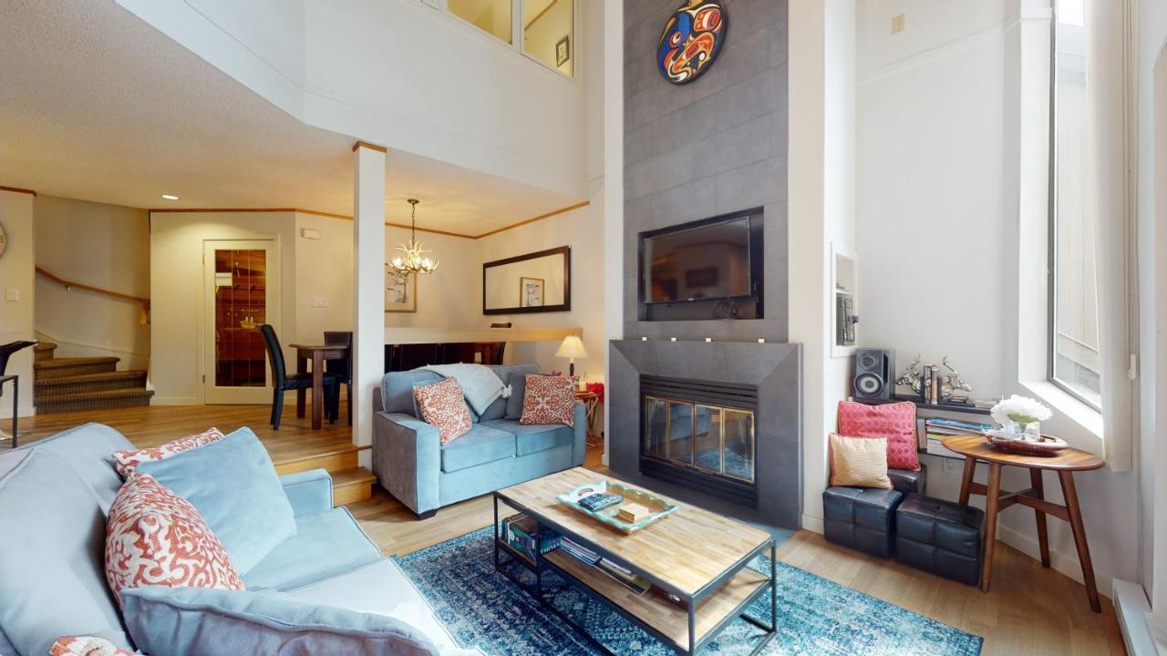 Stylish In A Prime Location By Harmony