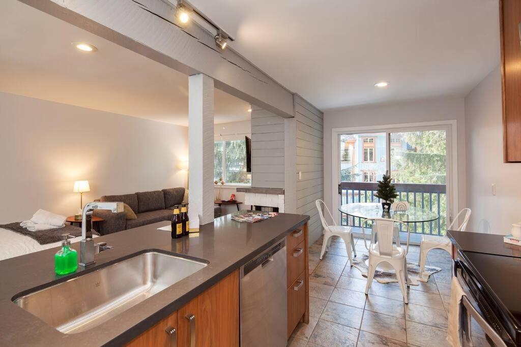 Apartment Updated Creekside Studio With Free Parking Whistler