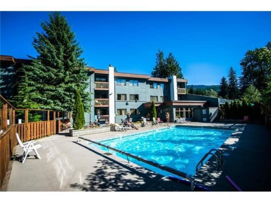 Updated Creekside Studio With Free Parking * Whistler
