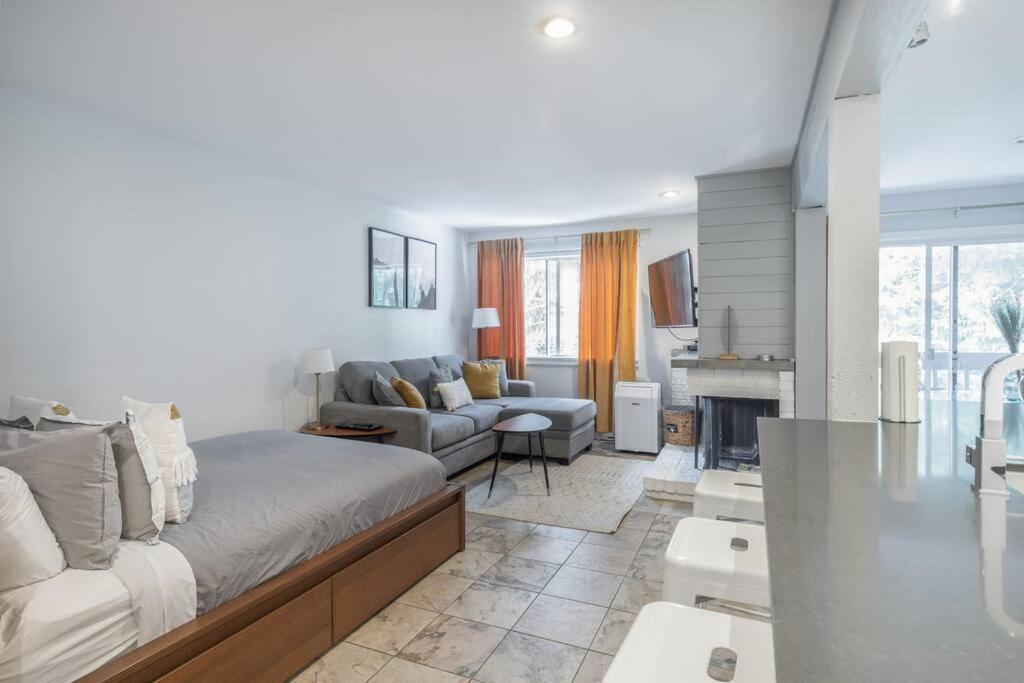 Updated Creekside Studio With Free Parking Apartment *