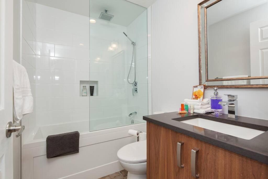 Apartment Updated Creekside Studio With Free Parking *
