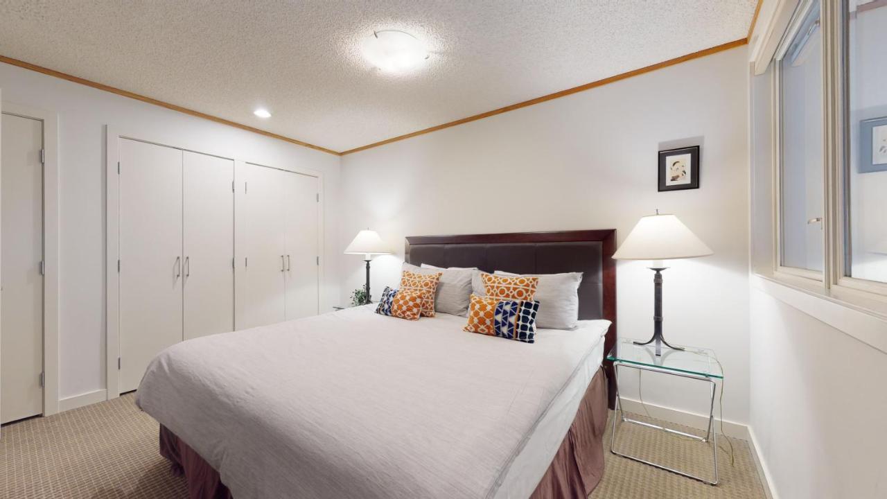 Stylish In A Prime Location By Harmony Holiday home *